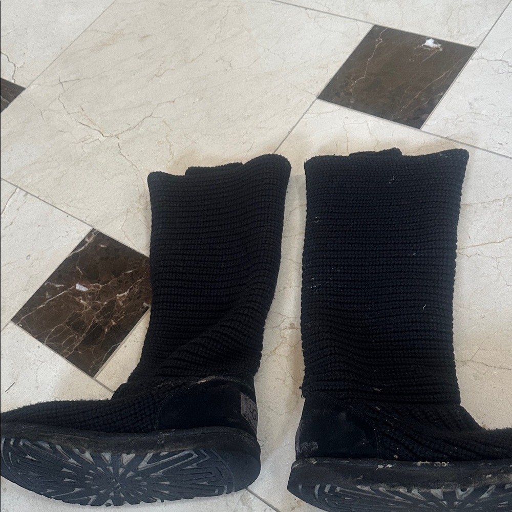 UGGS size 9 - Picture 6 of 6